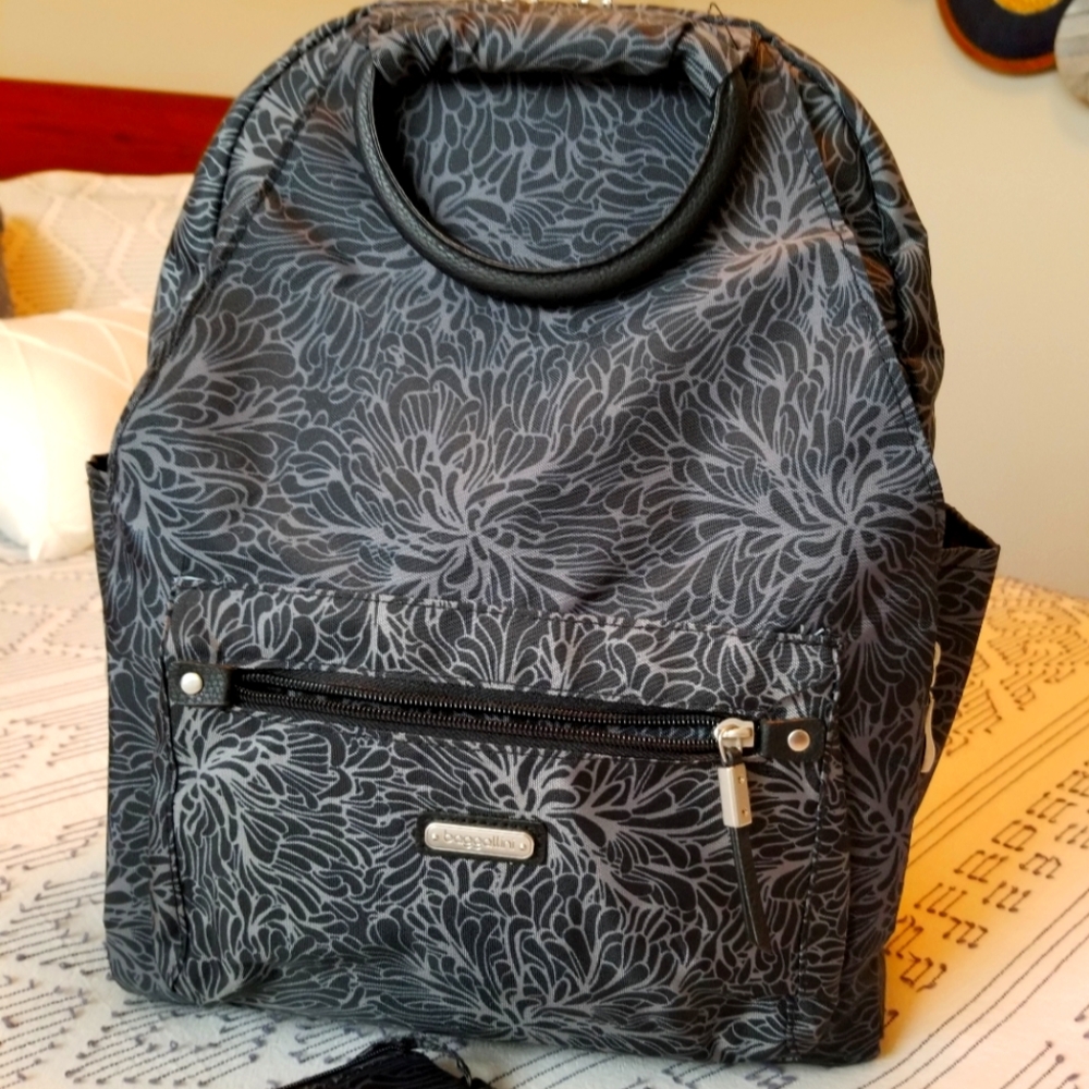 Baggallini all-day backpack